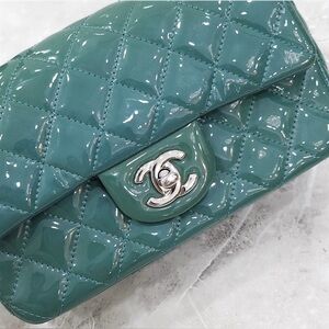 CHANEL Timeless Classique patent leather mini bag